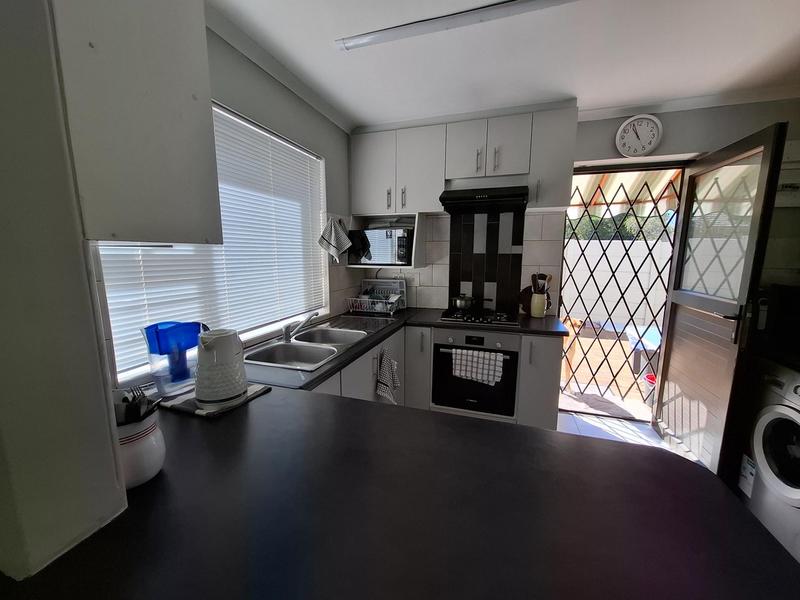 To Let 3 Bedroom Property for Rent in Land and Zeezicht Western Cape